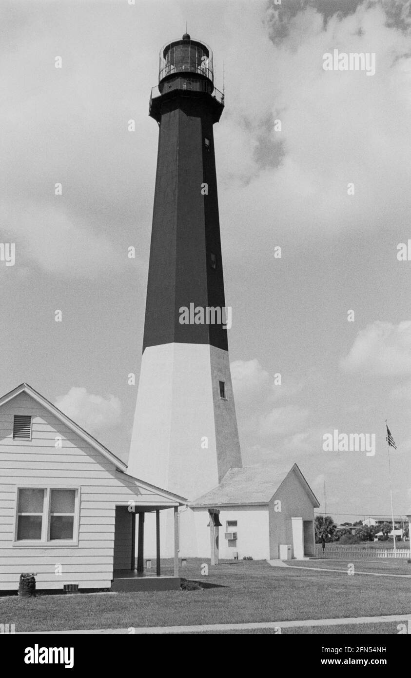 Tybee Island Lighthouse, Tybee Island, GA, September 1993. Teil einer Serie von 35 Leuchttürmen an der amerikanischen Ostküste, die zwischen November 1992 und September 1993 fotografiert wurden. Stockfoto