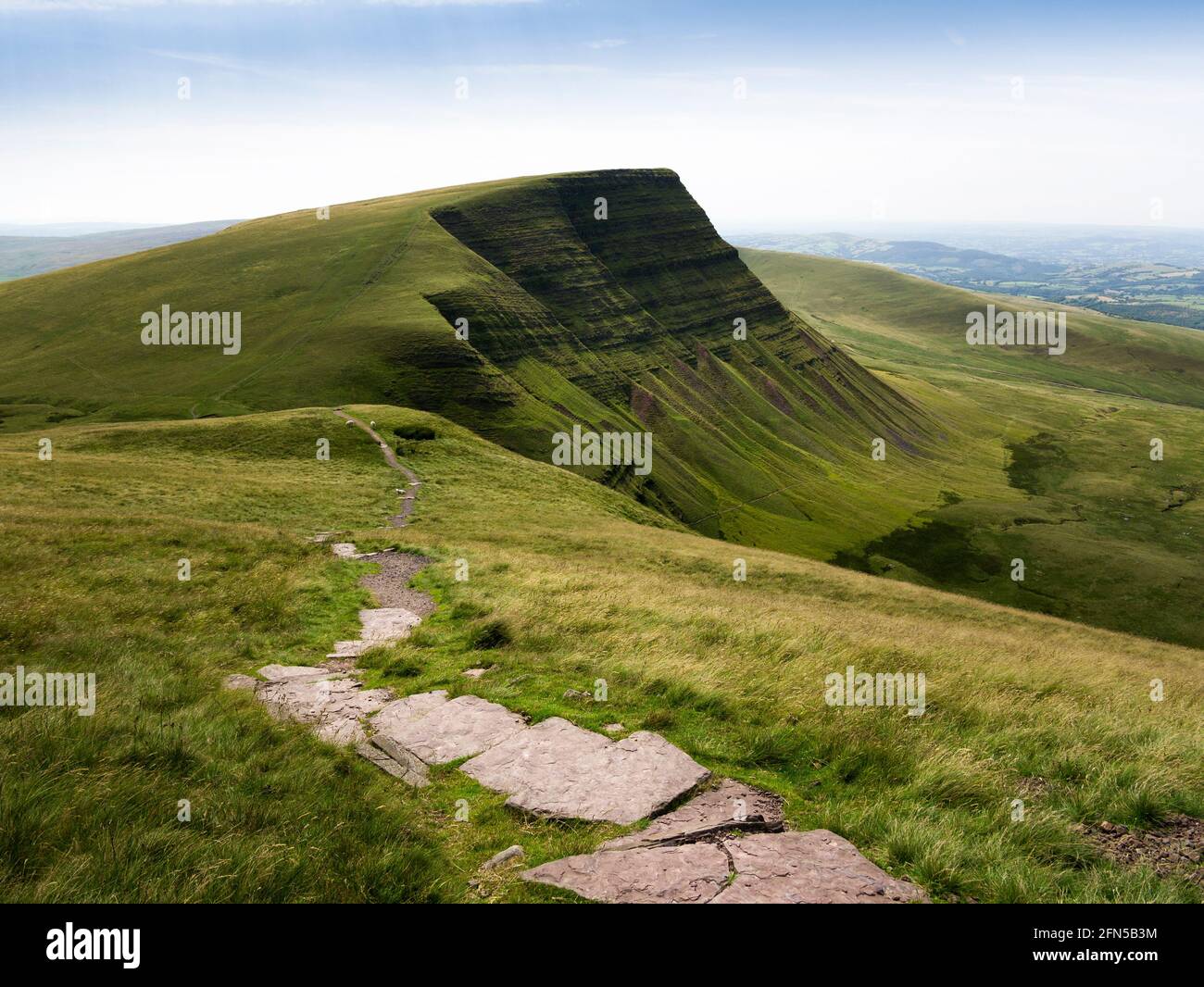 Picws du auf dem Carmarthen Fans Steilhang vom Beacons Way auf Fan Brycheiniog im Bannau Brycheiniog (Brecon Beacons) National Park, Carmarthenshire, Südwales. Stockfoto