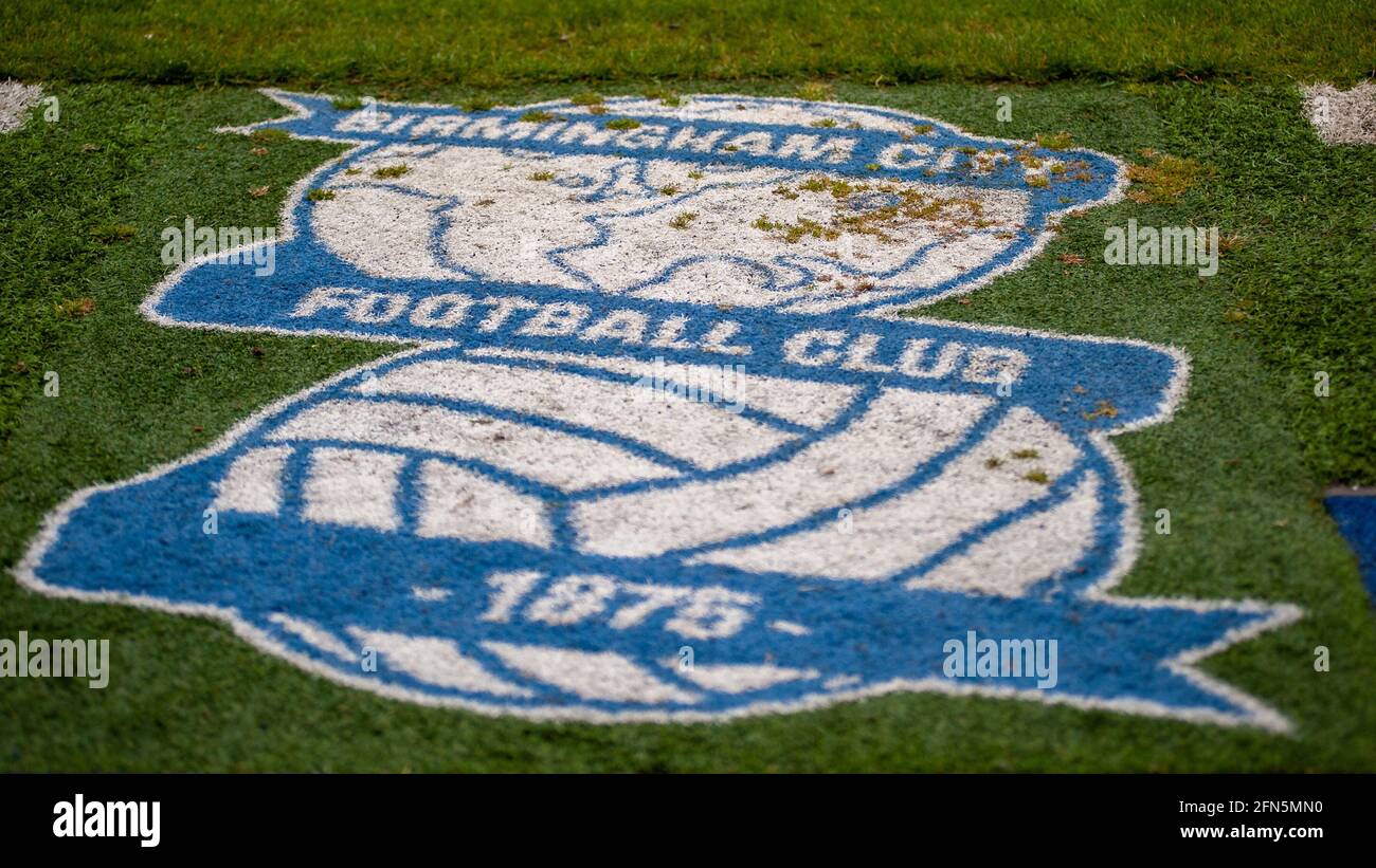 Birmingham, Großbritannien. Mai 2021. Birmingham City Emblem auf dem Spielfeld in St. Andrews, dem Heimstadion des FC Birmingham City Credit: SPP Sport Press Photo. /Alamy Live News Stockfoto