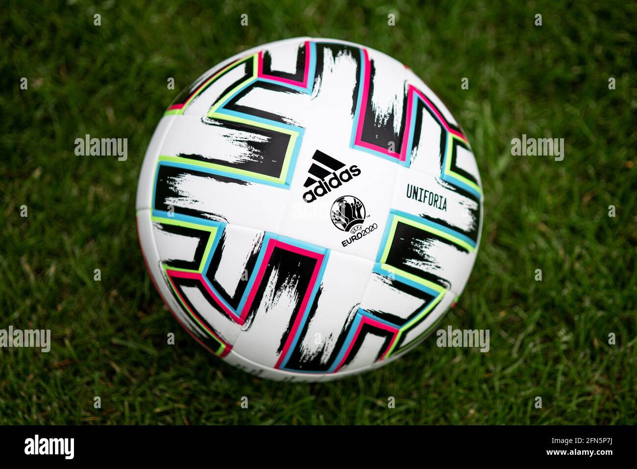 Nahaufnahme von Adidas Uniforia, dem offiziellen Spielball der UEFA-Europameisterschaft 2020 Stockfoto