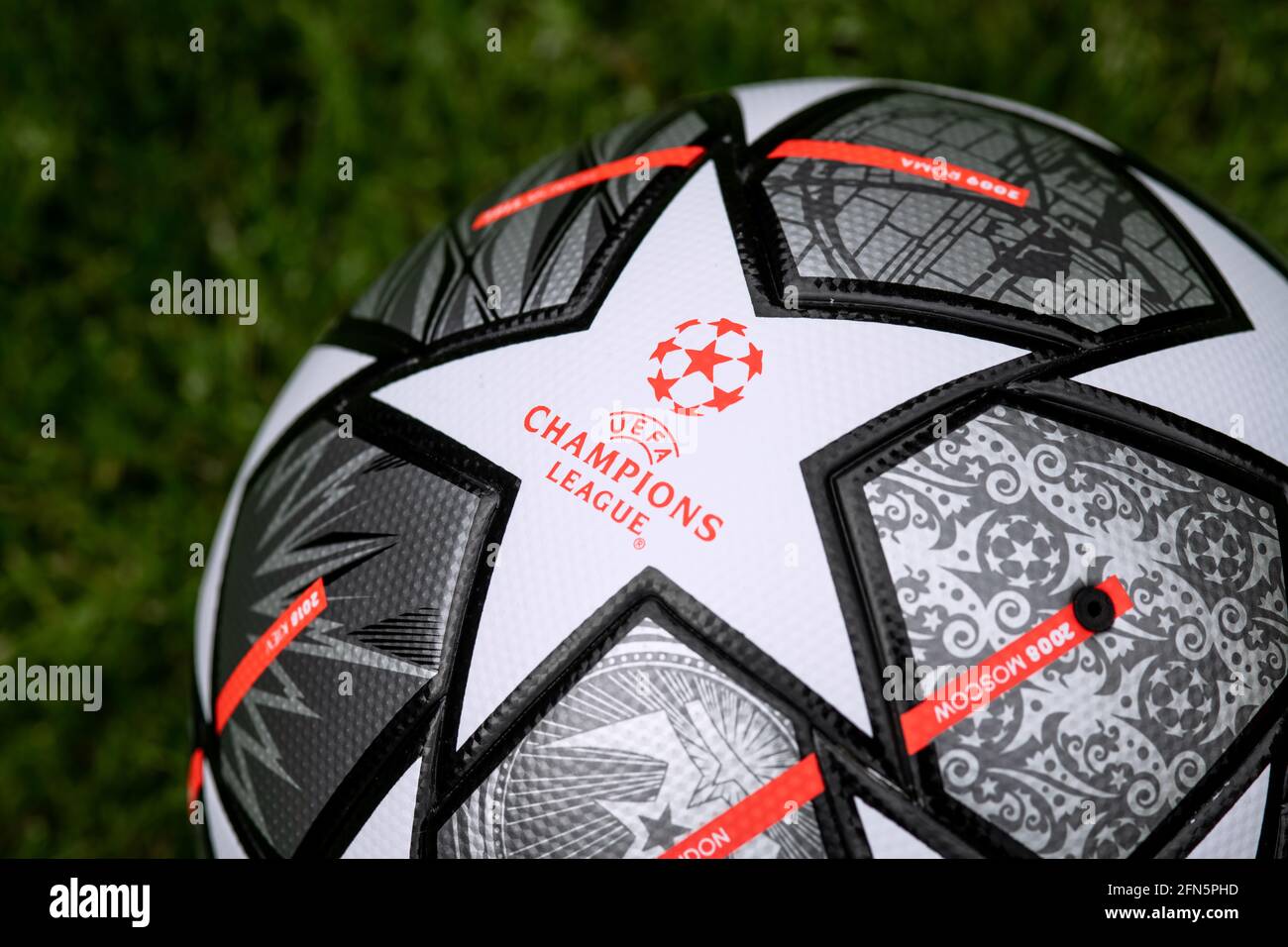 Nahaufnahme von Adidas UEFA Champions League Finale Fußball 2021  Stockfotografie - Alamy