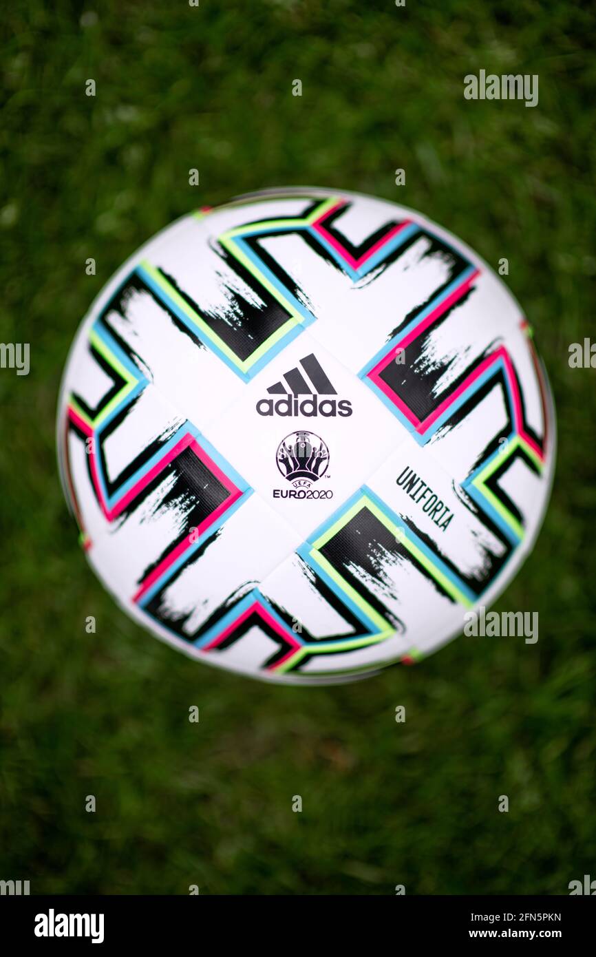 Nahaufnahme von Adidas Uniforia, dem offiziellen Spielball der UEFA-Europameisterschaft 2020 Stockfoto