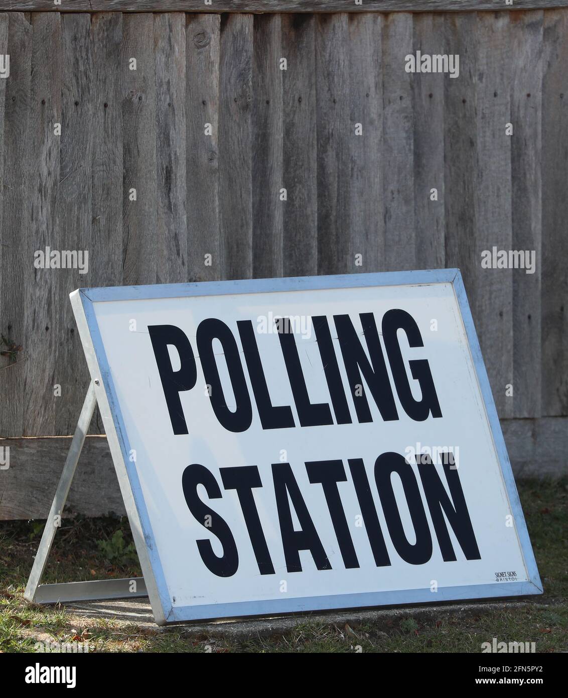 UK Polling Station Schild Stockfoto