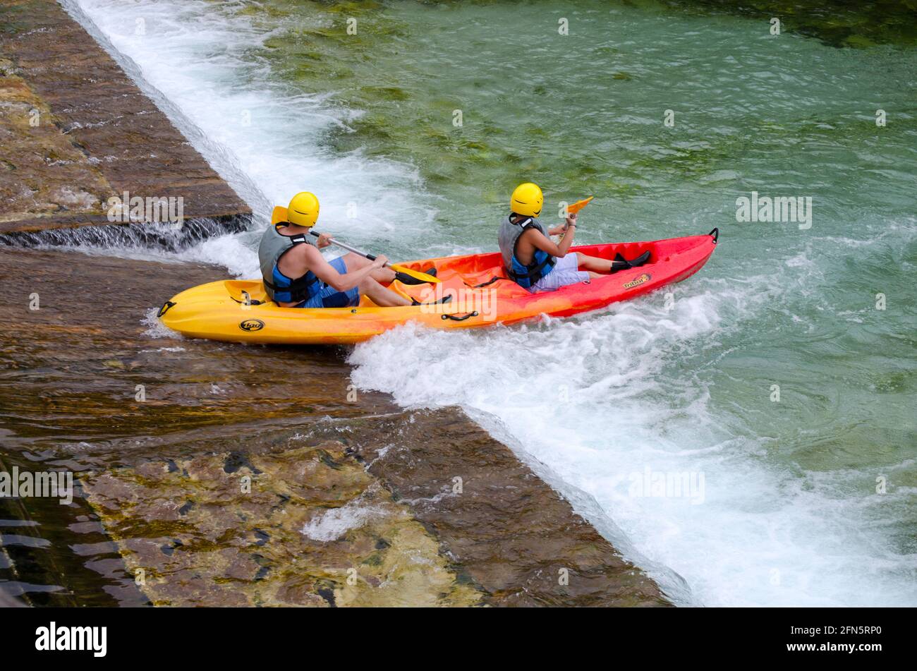 Kajakfahren auf dem Fluss Sava Bohinjika Bohinj Triglav Nationalpark Slowenien Stockfoto