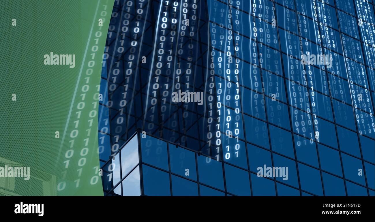 Zusammensetzung der binären Codierung über moderne Bürogebäude und grün Kante Stockfoto
