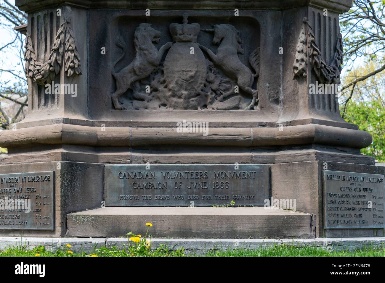 The Canadian Volunteers Monument Campaign of June 1866. Architektonisches Detail des 'Archives and Canadiana Building' in Toronto, Kanada. Stockfoto