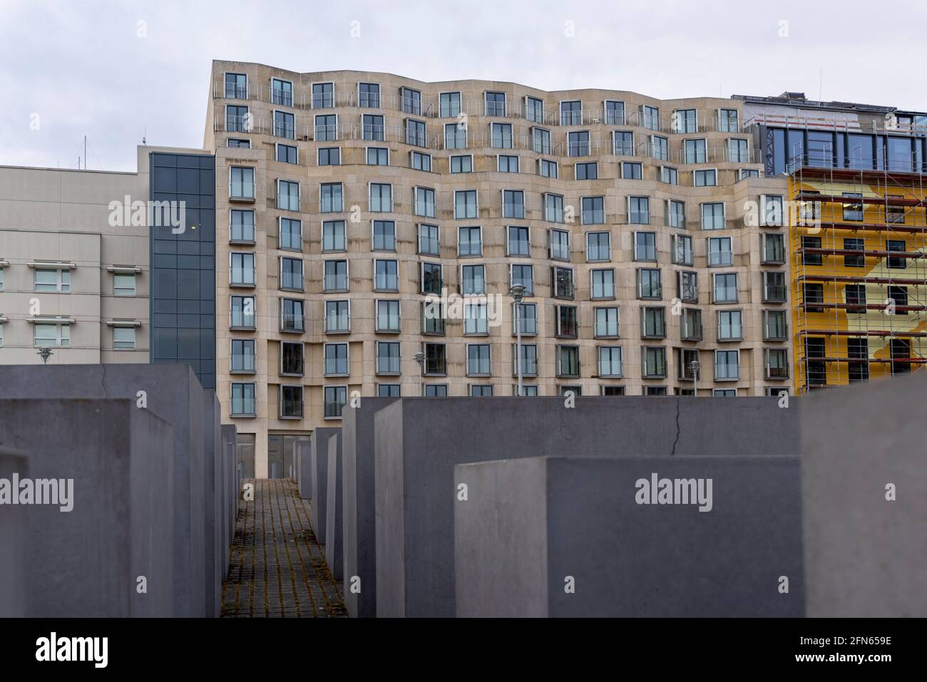 Das Denkmal für die ermordeten Juden Europas ist eines von vielen Reisezielen in der deutschen Hauptstadt Berlin. Stockfoto Das Denkmal für die ermordeten Juden Europas ist eines von vielen Reisezielen in der deutschen Hauptstadt Berlin. Stockfoto