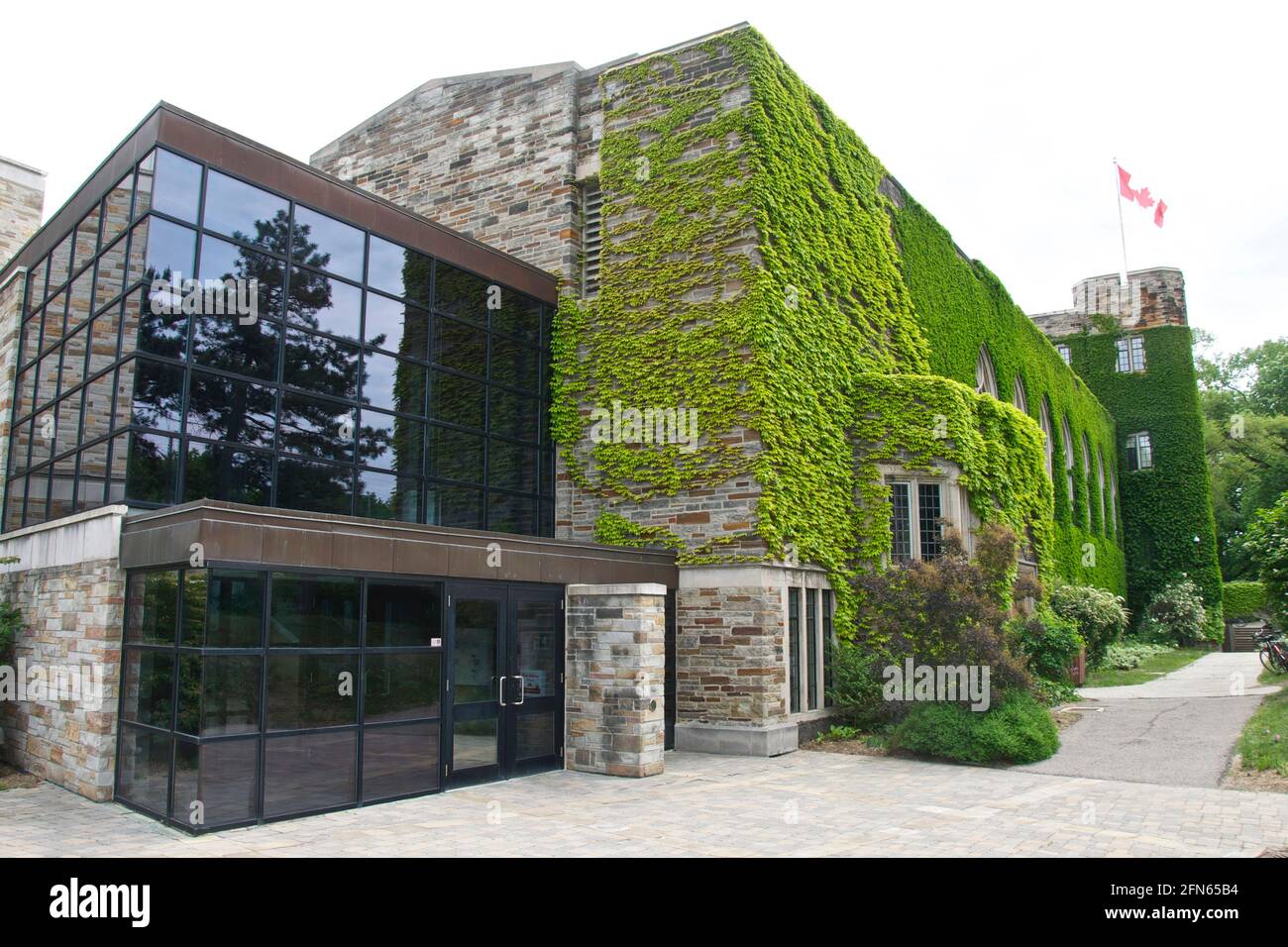 Toronto, Ontario / Kanada - 27. Mai 2012: Außengebäude einer High School in Toronto Stockfoto