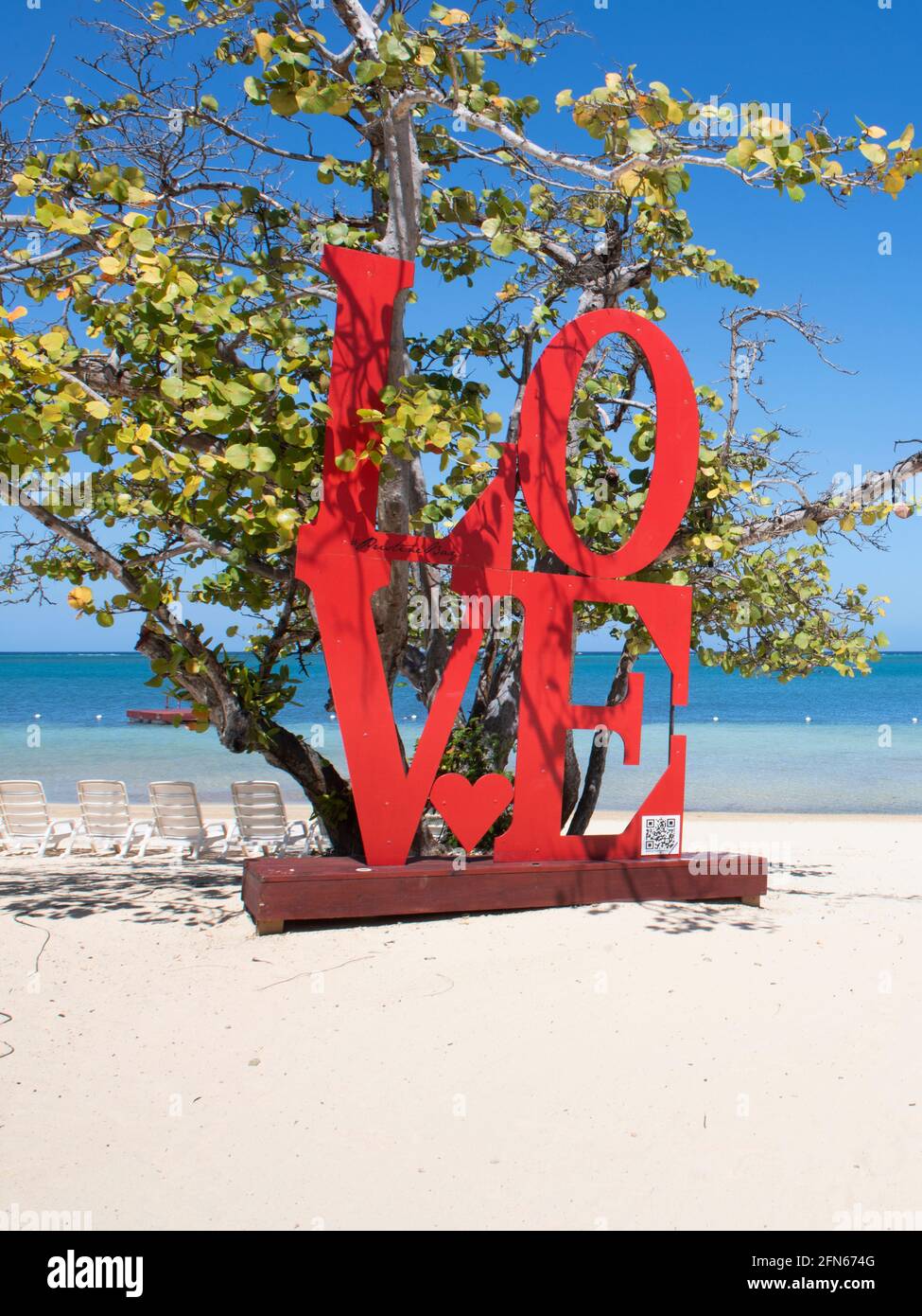 Liebe Schild an einem karibischen Strand Stockfoto
