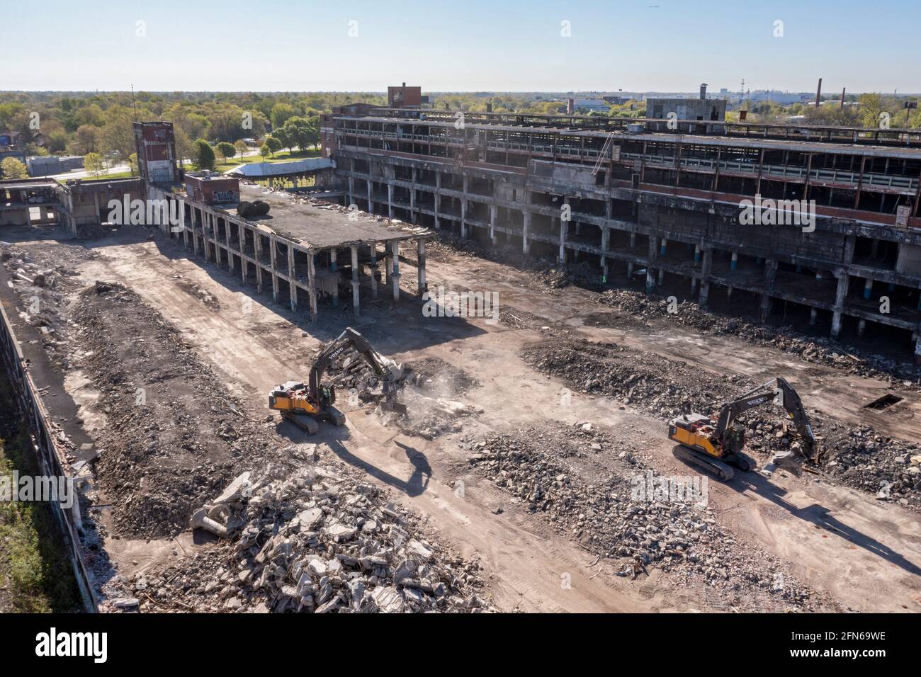 Detroit, Michigan - Abriss der fast 100 Jahre alten Cadillac Stamping Plant, die seit 1987 geschlossen ist. Eine neue Fertigungsstätte für Stockfoto