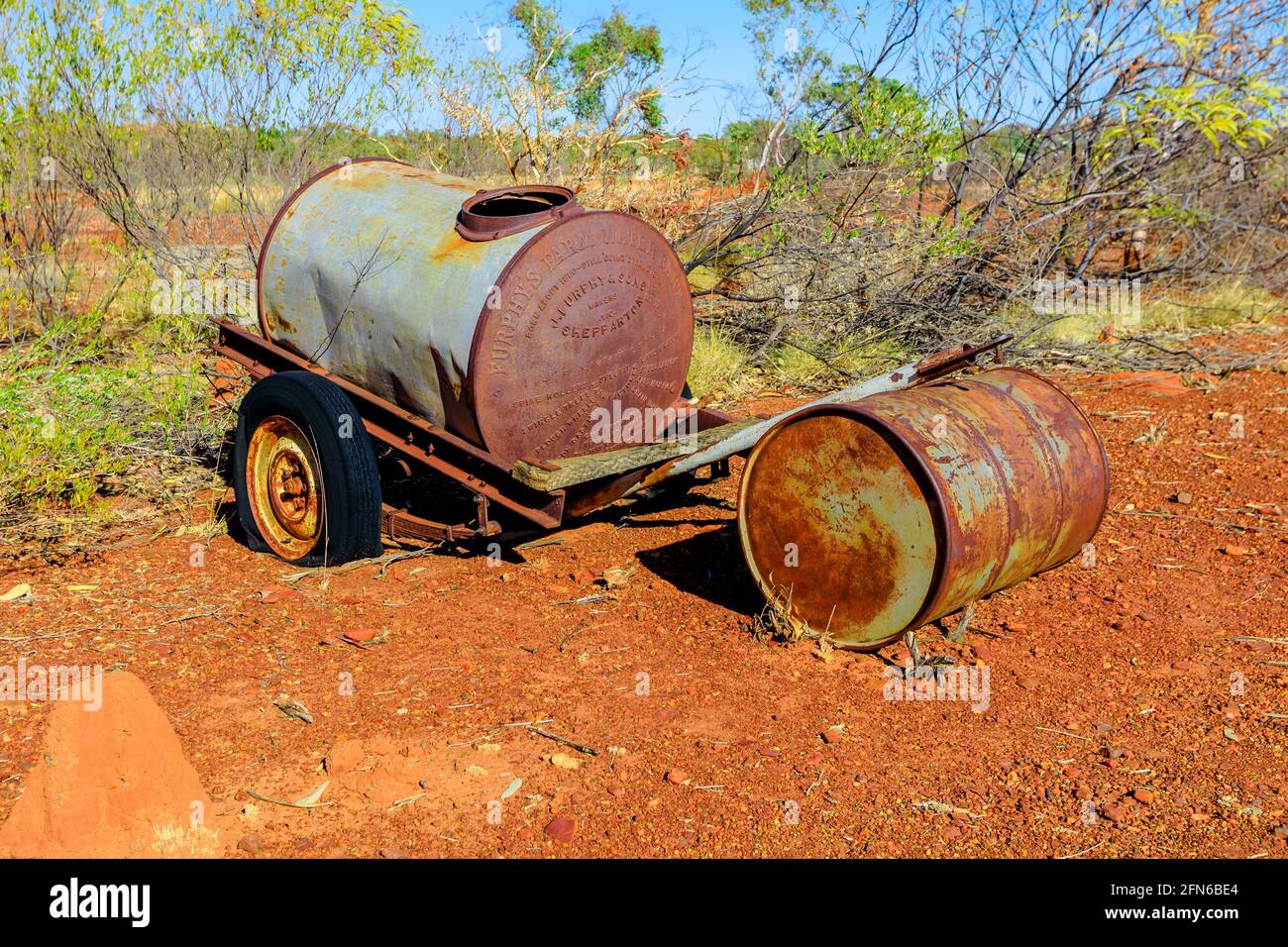 Tennant Creek, Australien - Aug 2019: Tank Container Truck des Battery Hill Mining Center, Tennant Creek im Northern Territory of Australia. Alt Stockfoto