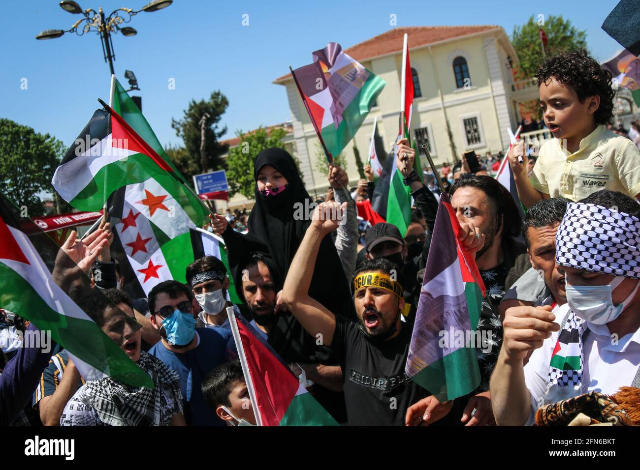 Istanbul, Türkei. Mai 2021. Ein Protestler, der während der Demonstration Parolen schrie, gestikulierte. Israels Angriffe auf Palästina wurden nach Freitagsgebeten in der Fatih-Moschee in Istanbul protestiert. (Foto von Hakan Akgun/SOPA Images/Sipa USA) Quelle: SIPA USA/Alamy Live News Stockfoto