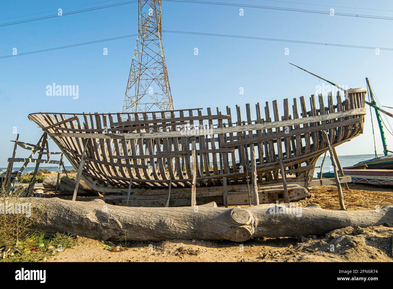 Unvollendeter Grundbau von hölzernen Fischereischiffen. Stockfoto