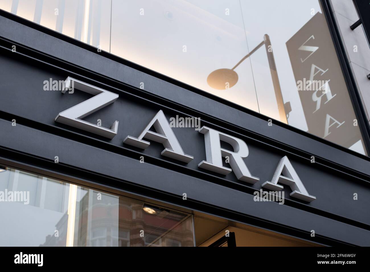 Zara Fashion Shop Logo Shop Store Sign Stockfoto