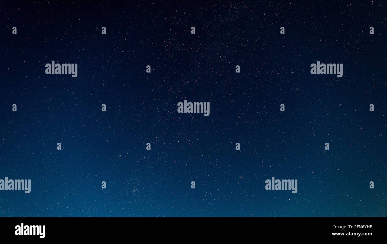Viele Sterne, die Milchstraße und die Andromeda-Galaxie. Stockfoto