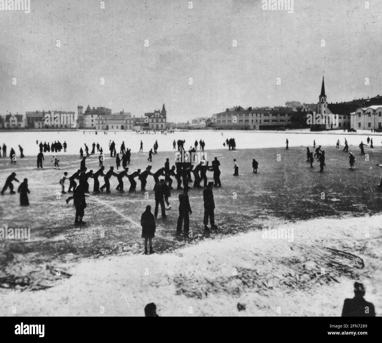 Eislaufen auf Meeks Field, Island, um 1945 Stockfoto