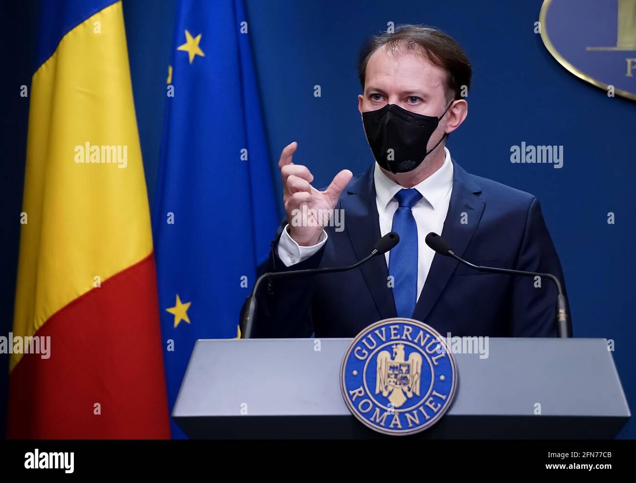 Bukarest, Rumänien - 13. Mai 2021: Florin Citu, Premierminister von Rumänien, beantwortet die Fragen von Journalisten während der Pressekonferenz der Regierung, A Stockfoto