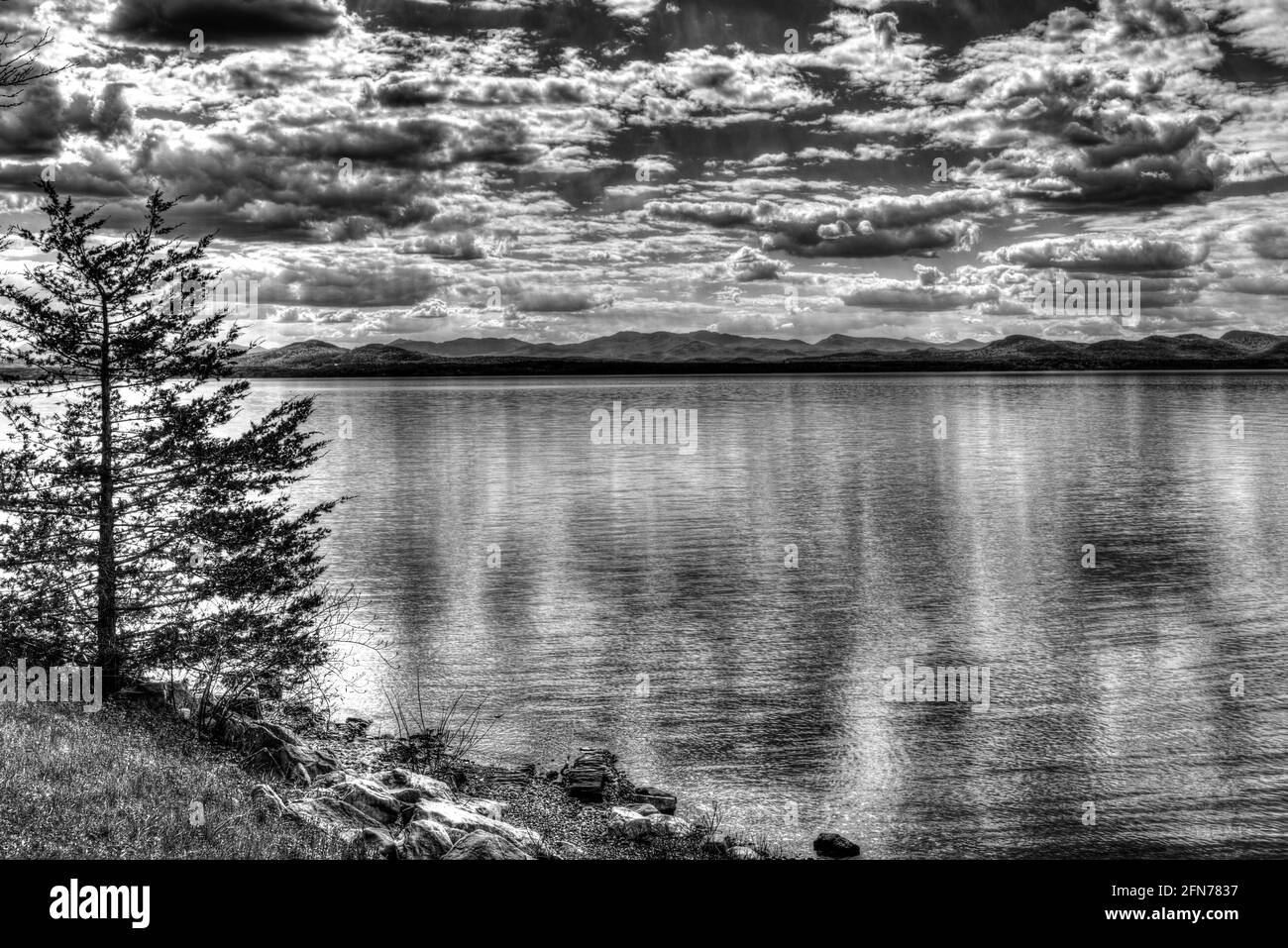 Lake Champlain Blick auf die Adirondack Mountain Range von Charlotte, Vermont Stockfoto