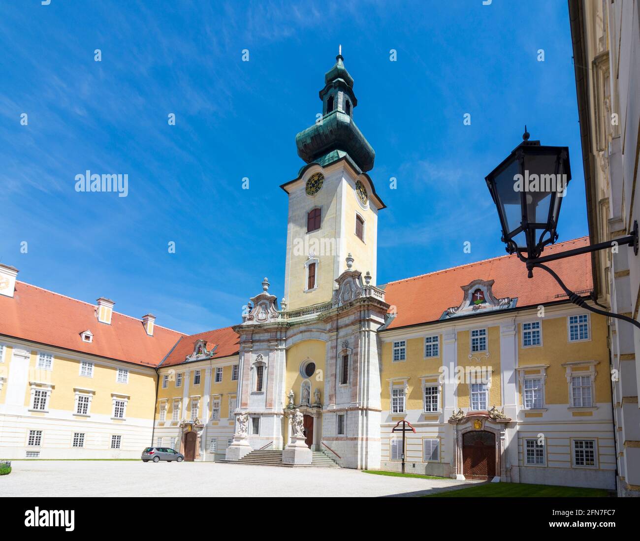 Seitenstetten: Stift Seitenstetten, Innenhof, Kirche in Mostviertels, Niederösterreich, Niederösterreich, Niederösterreich, Österreich Stockfoto