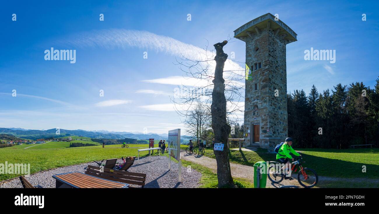 Weistrach: Plattenberg, Aussichtsturm Kaiserin Elisabeth Turm, Radfahrer in Mostviertel, Niederösterreich, Niederösterreich, Österreich Stockfoto