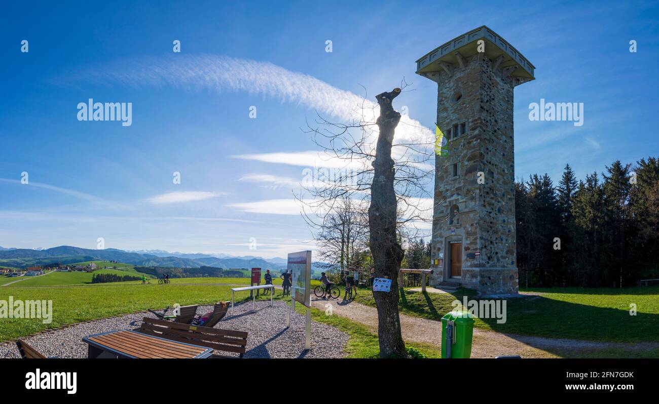 Weistrach: Plattenberg, Aussichtsturm Kaiserin Elisabeth Turm, Radfahrer in Mostviertel, Niederösterreich, Niederösterreich, Österreich Stockfoto