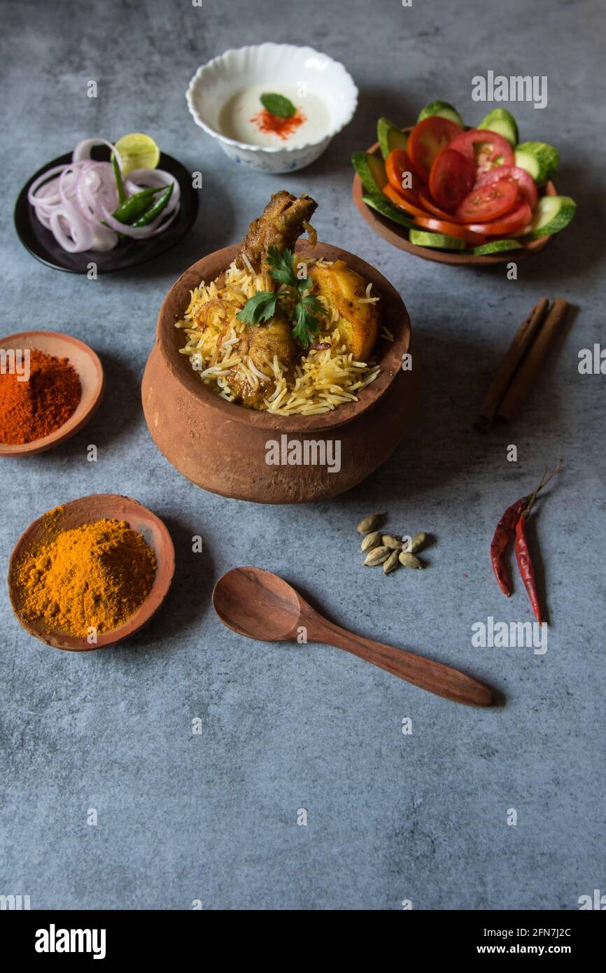 Indische mughal Essen Biryani oder Reis mit indischen Gewürzen und Fleisch gekocht. Nahaufnahme. Stockfoto