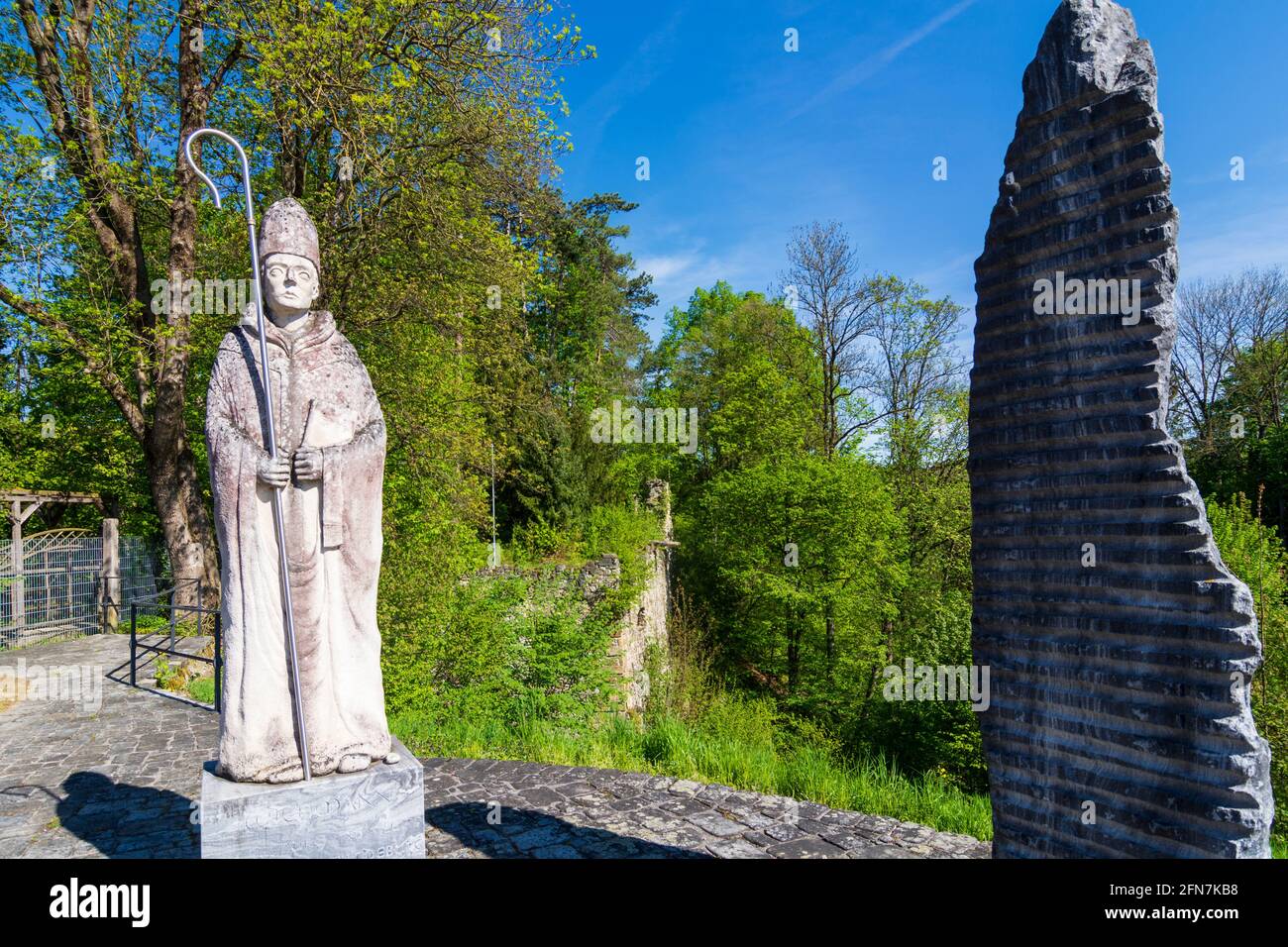 Sonntagberg: Burgruine Gleiß, moderne Sulpturen im Mostviertels, Niederösterreich, Niederösterreich, Österreich Stockfoto