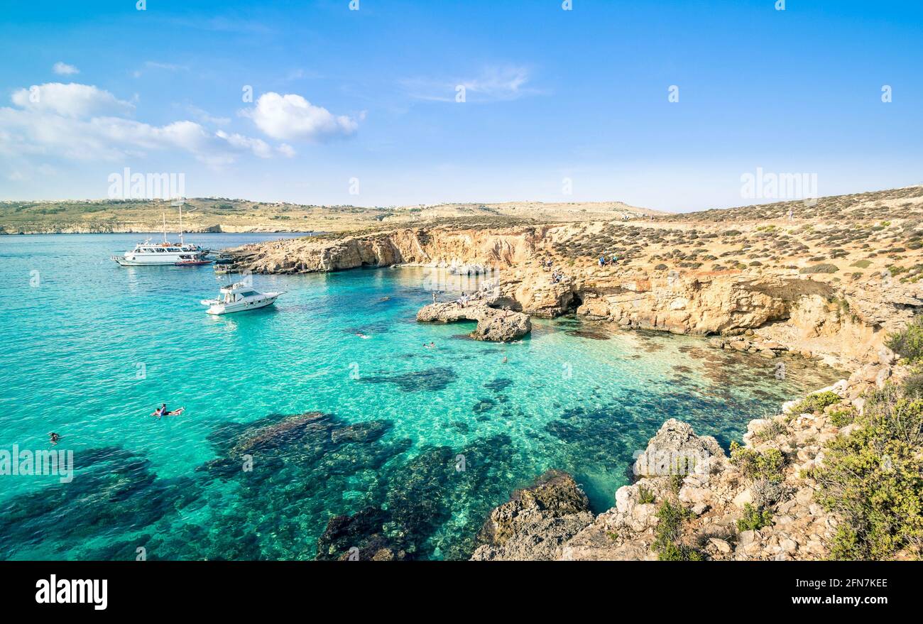 Die weltberühmte Blaue Lagune auf der Insel Comino - Mittelmeer Naturwunder im wunderschönen Malta Stockfoto