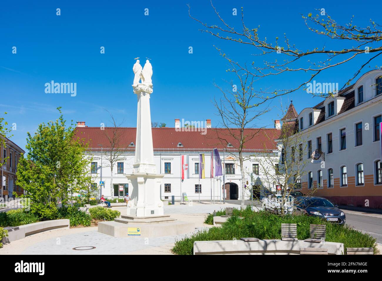 St. Leonhard am Forst: Hauptplatz Hauptplatz, Rathaus im Mostviertel, Niederösterreich, Niederösterreich, Österreich Stockfoto