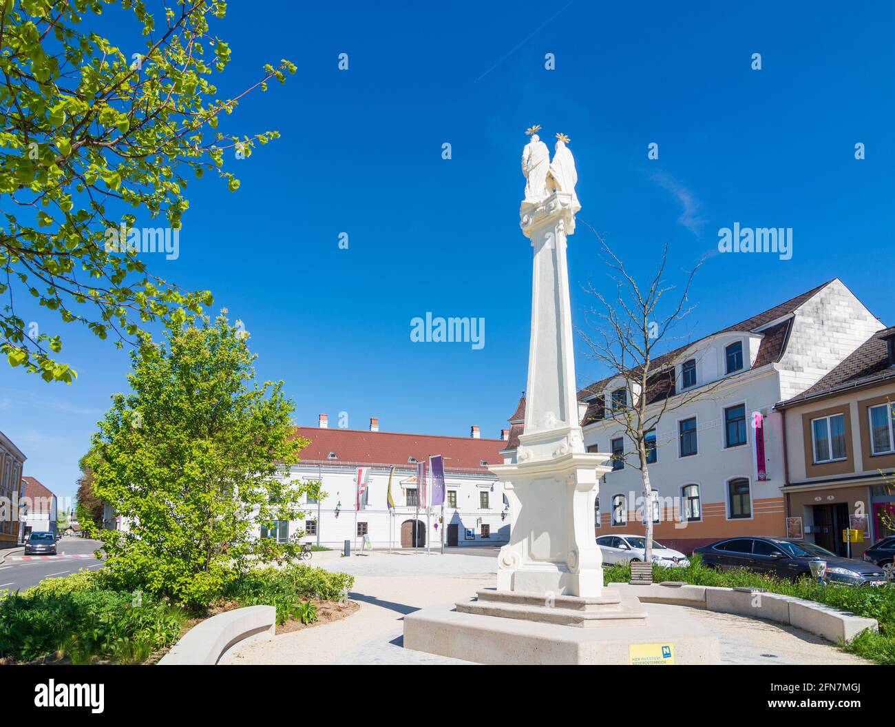 St. Leonhard am Forst: Hauptplatz Hauptplatz, Rathaus im Mostviertel, Niederösterreich, Niederösterreich, Österreich Stockfoto