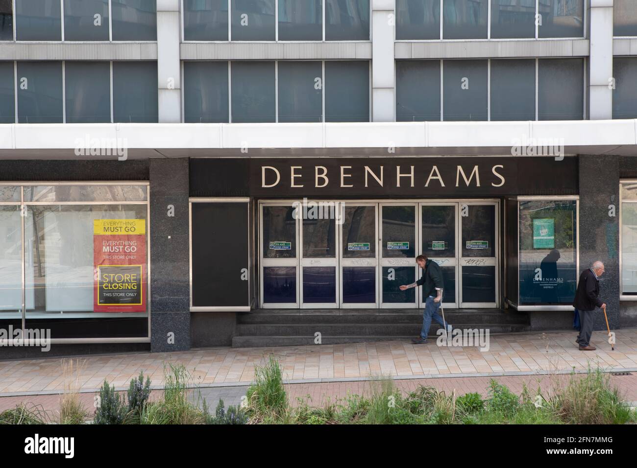 Debenhams Kaufhäuser, die am Samstag, 15. Mai 2021, geschlossen werden. Sheffield City Centre, das derzeit saniert wird, aber bereits mehrere Kaufhäuser geschlossen hat. Viele befinden sich seit vielen Jahren im Stadtzentrum. Nämlich John Lewis (Formely Cole Brothers), Debenhams, Atkinsons und TJ Hugh. Stockfoto