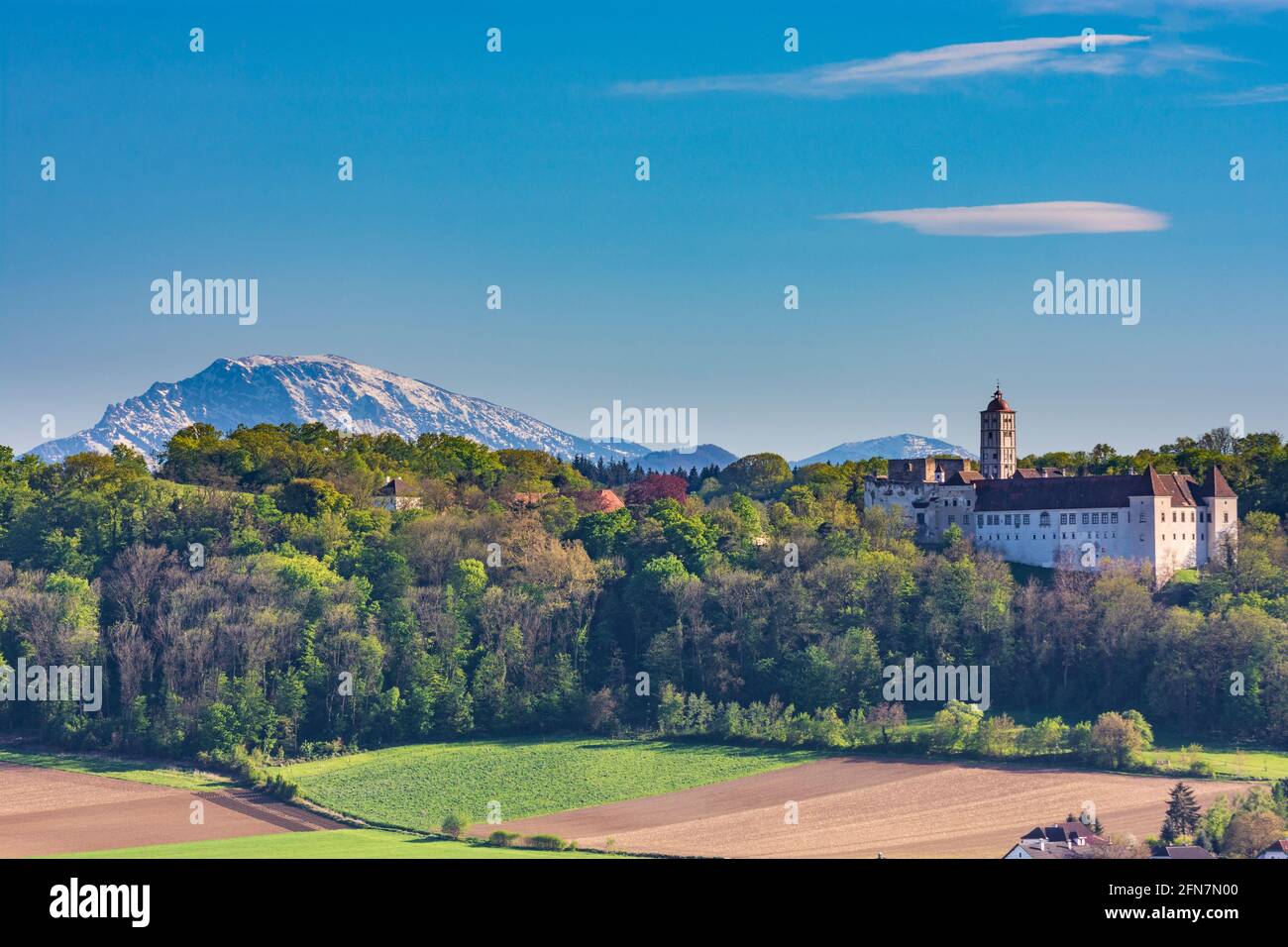 Schollach: Schloss Schallaburg, Berg Ötscher, am Föhnwindtag in Mostviertel, Niederösterreich, Niederösterreich, Österreich Stockfoto