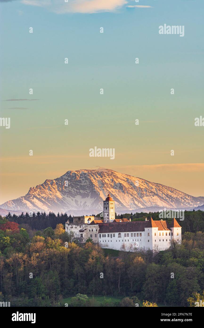 Schollach: Schloss Schallaburg, Berg Ötscher, am Föhnwindtag in Mostviertel, Niederösterreich, Niederösterreich, Österreich Stockfoto