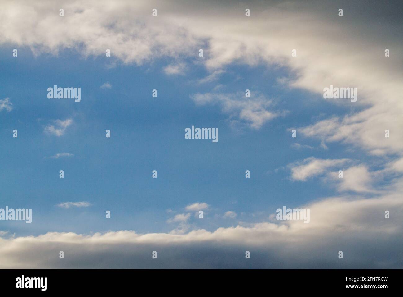 Hintergrund Textur blauer Himmel mit Wolken Stockfoto