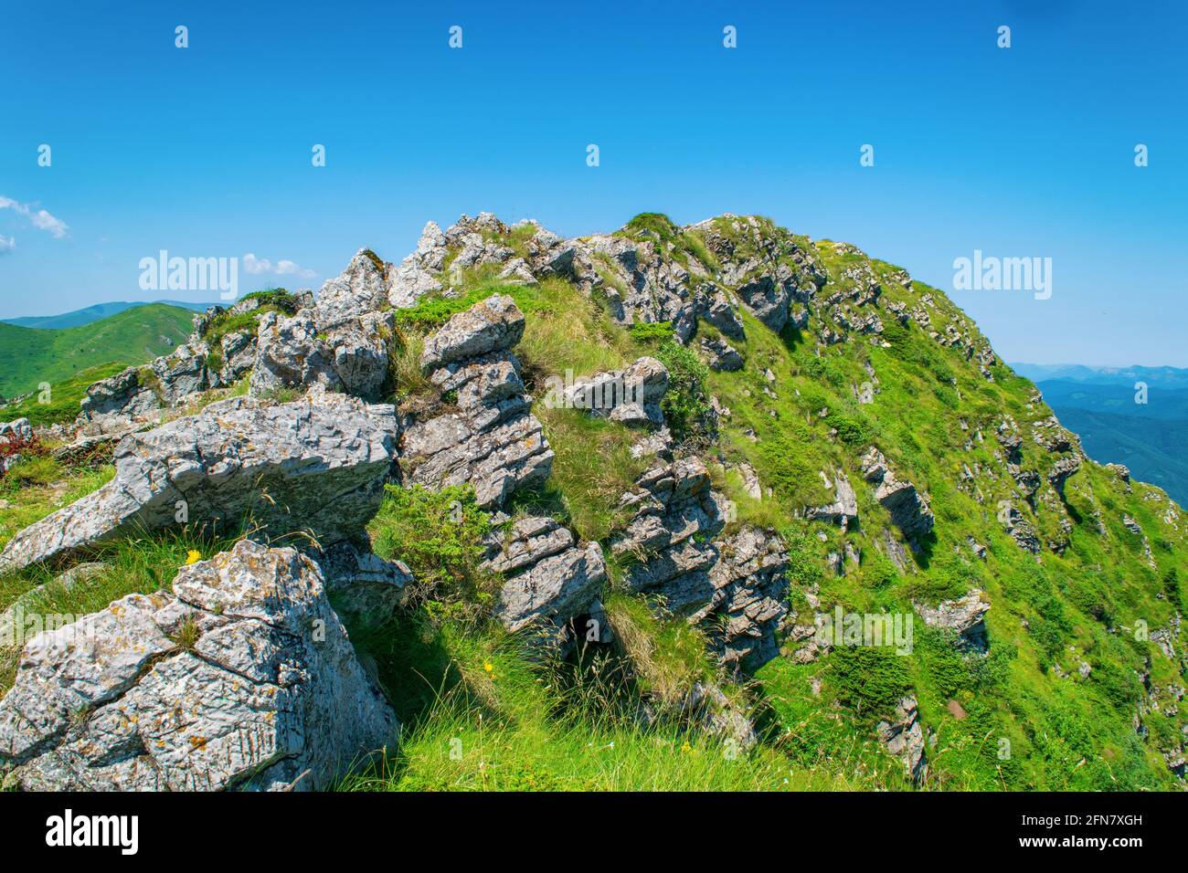 Schöne Aussicht von den Weg von Beklemeto zu Kozya Stena, Troyan Balkan, Bulgarien Stockfoto