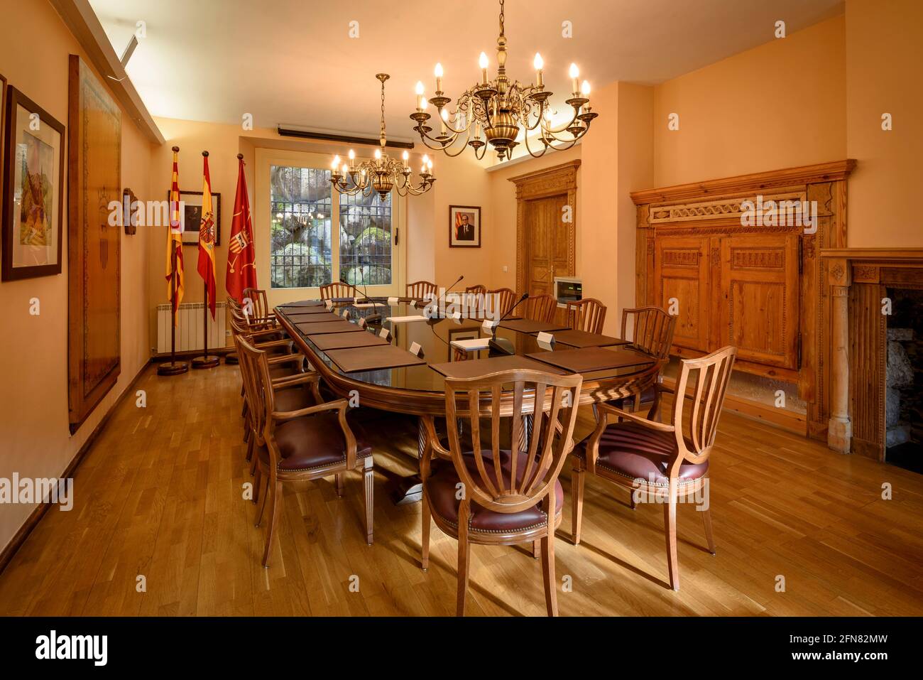 Archiu Istoric Generau d’Aran Gebäude. Tagungsraum des Conselh Generau d'Aran (Aran-Tal, Katalonien, Spanien, Pyrenäen) Stockfoto