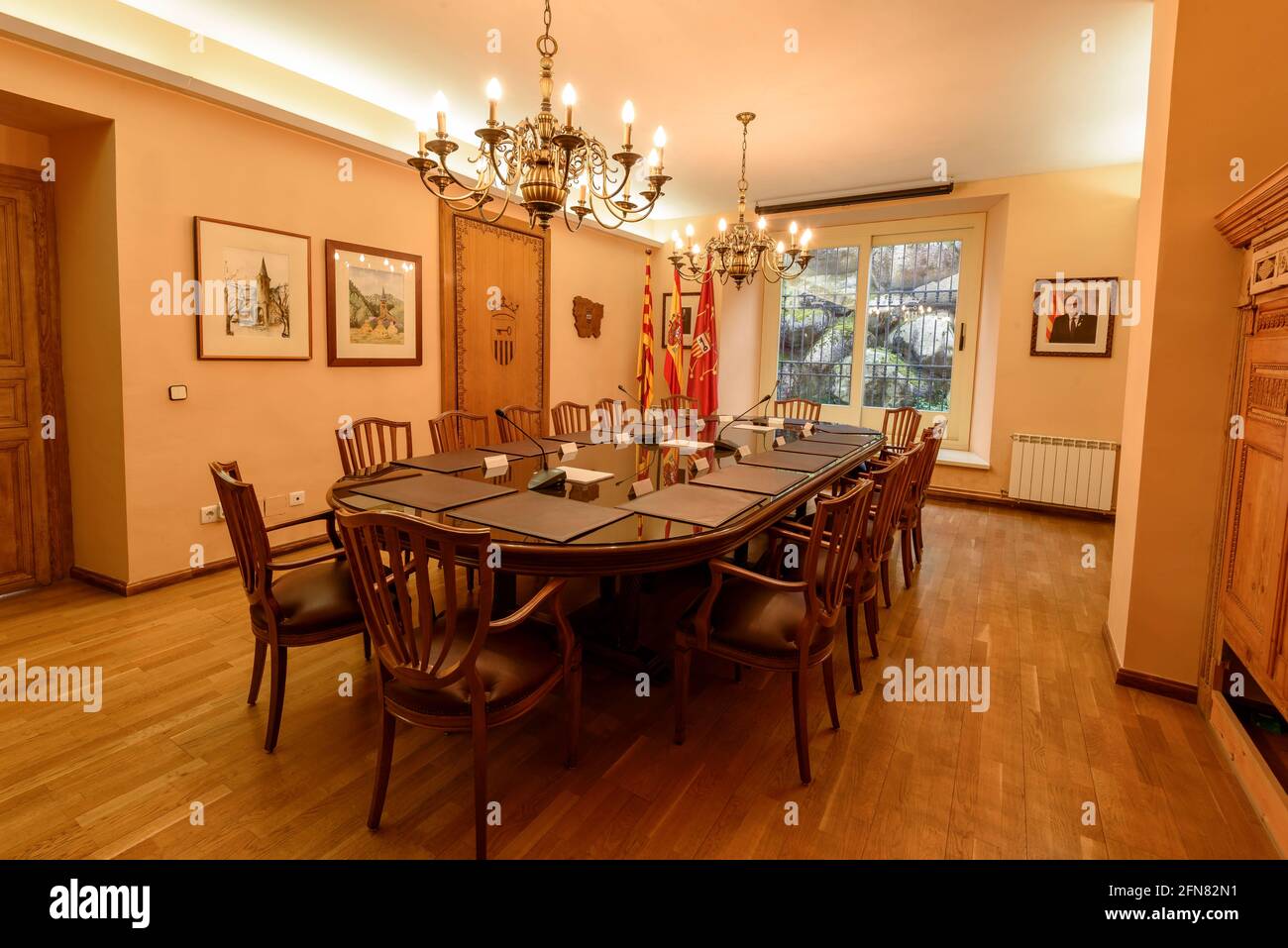 Archiu Istoric Generau d’Aran Gebäude. Tagungsraum des Conselh Generau d'Aran (Aran-Tal, Katalonien, Spanien, Pyrenäen) Stockfoto