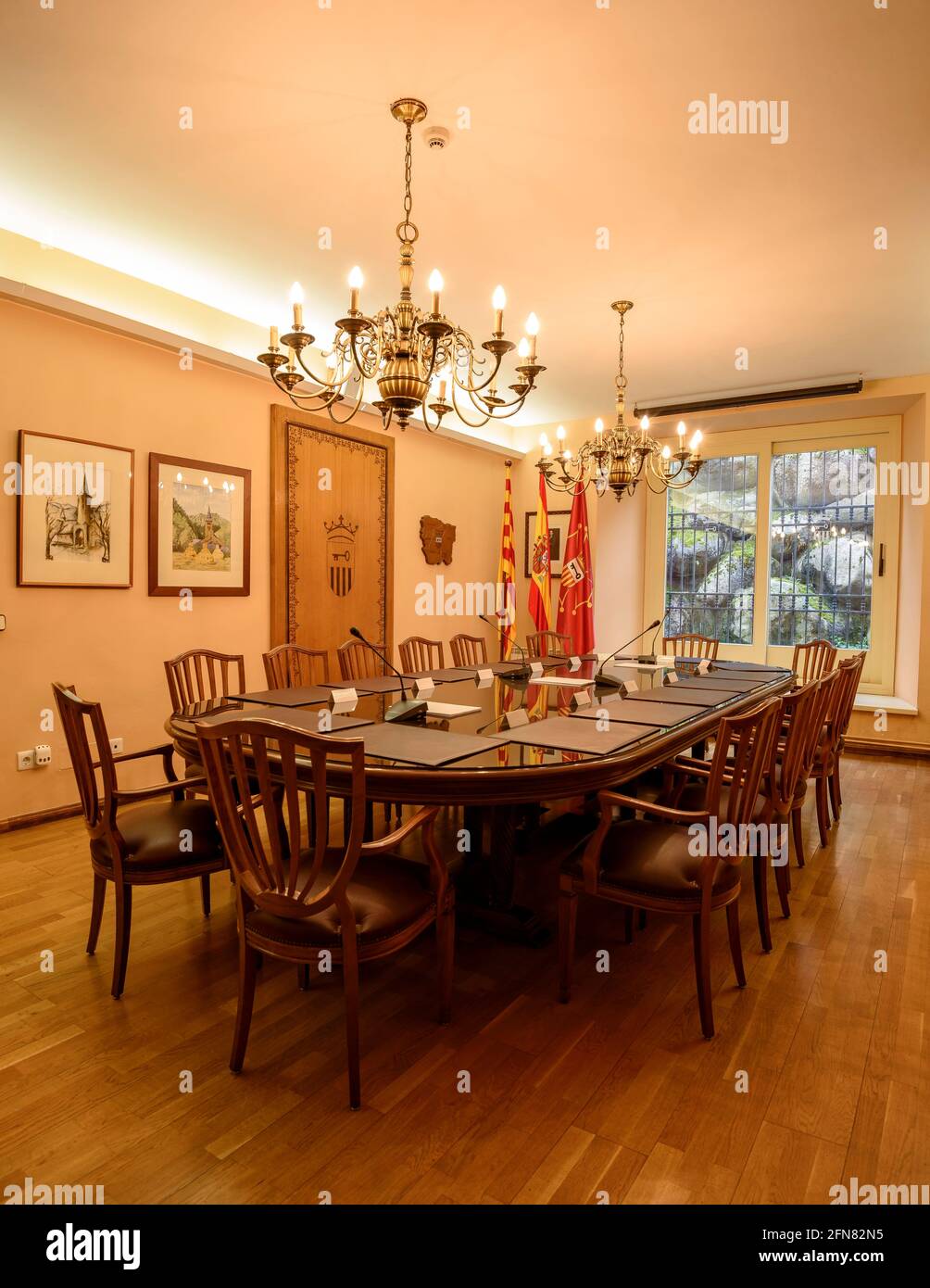 Archiu Istoric Generau d’Aran Gebäude. Tagungsraum des Conselh Generau d'Aran (Aran-Tal, Katalonien, Spanien, Pyrenäen) Stockfoto