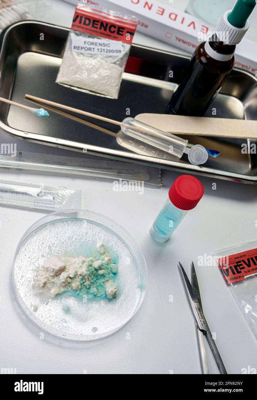 Kriminallabor, toxikologischer Nachweistest auf Kokain-Hydrochlorid, konzeptuelles Bild Stockfoto
