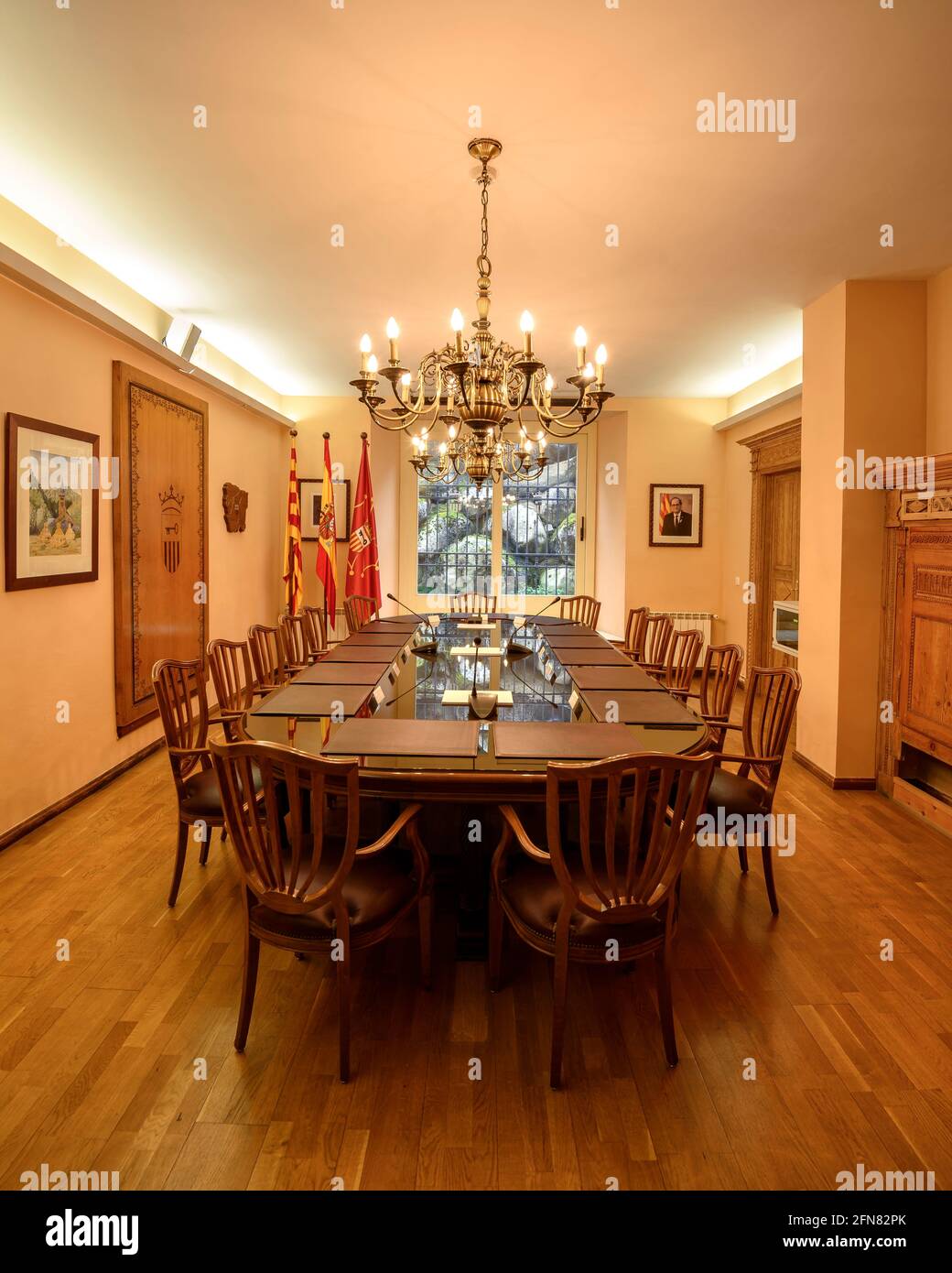 Archiu Istoric Generau d’Aran Gebäude. Tagungsraum des Conselh Generau d'Aran (Aran-Tal, Katalonien, Spanien, Pyrenäen) Stockfoto