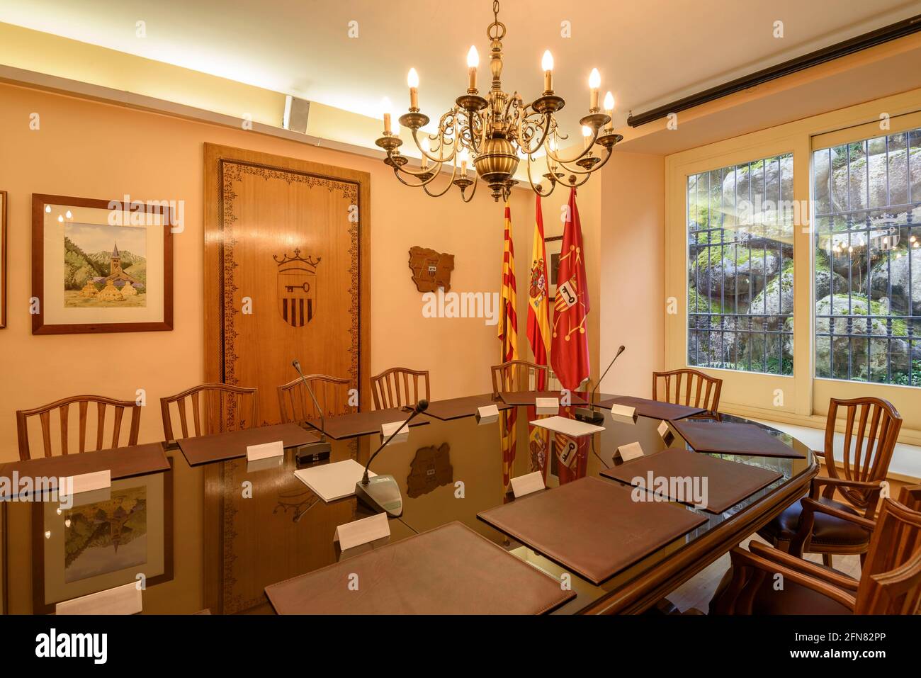 Archiu Istoric Generau d’Aran Gebäude. Tagungsraum des Conselh Generau d'Aran (Aran-Tal, Katalonien, Spanien, Pyrenäen) Stockfoto