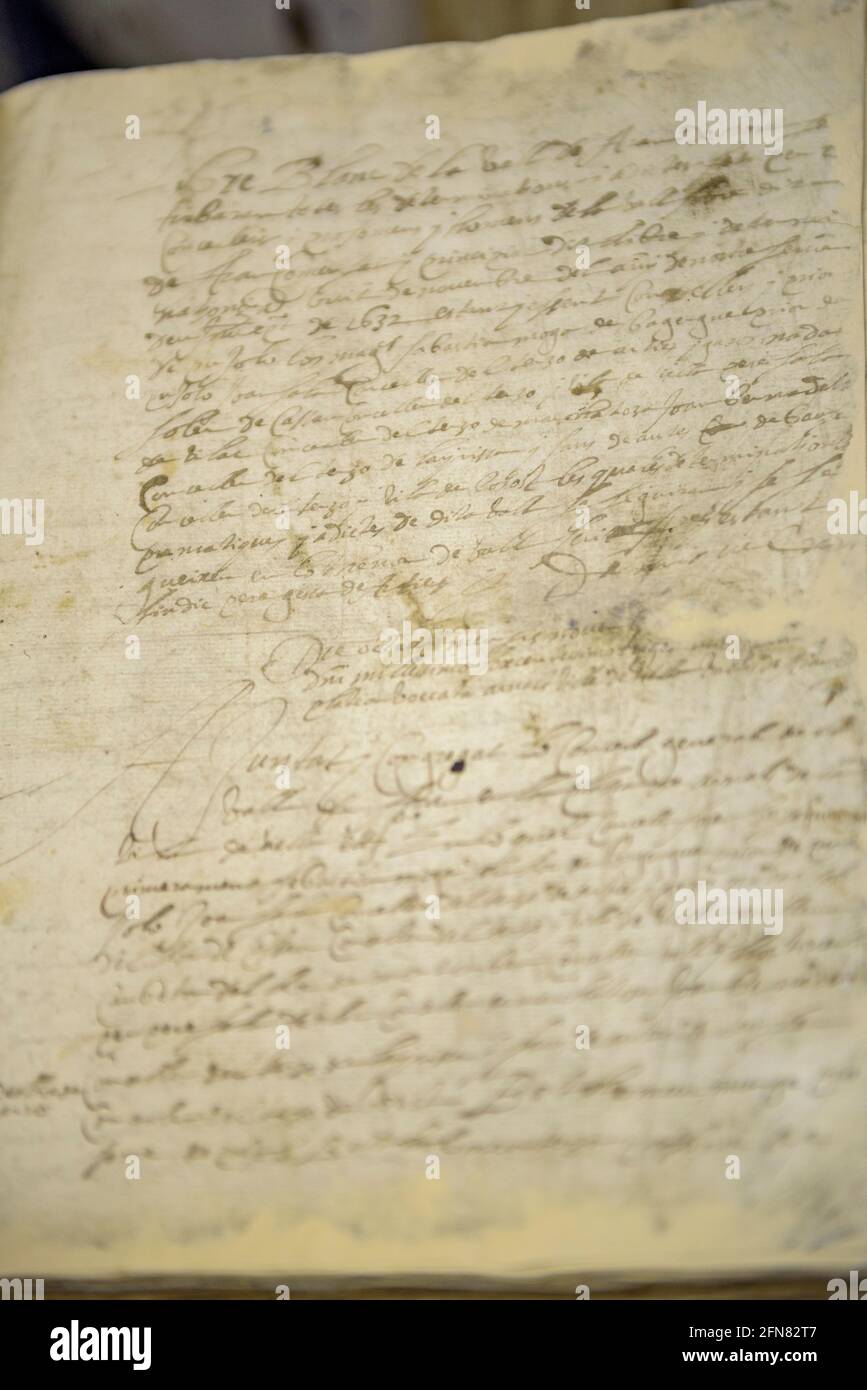 Archiu Istoric Generau d'Aran Gebäude. Minutenbuch des Conselh Generau d'Aran aus dem 17. Jahrhundert (Arán-Tal, Katalonien, Spanien, Pyrenäen) Stockfoto