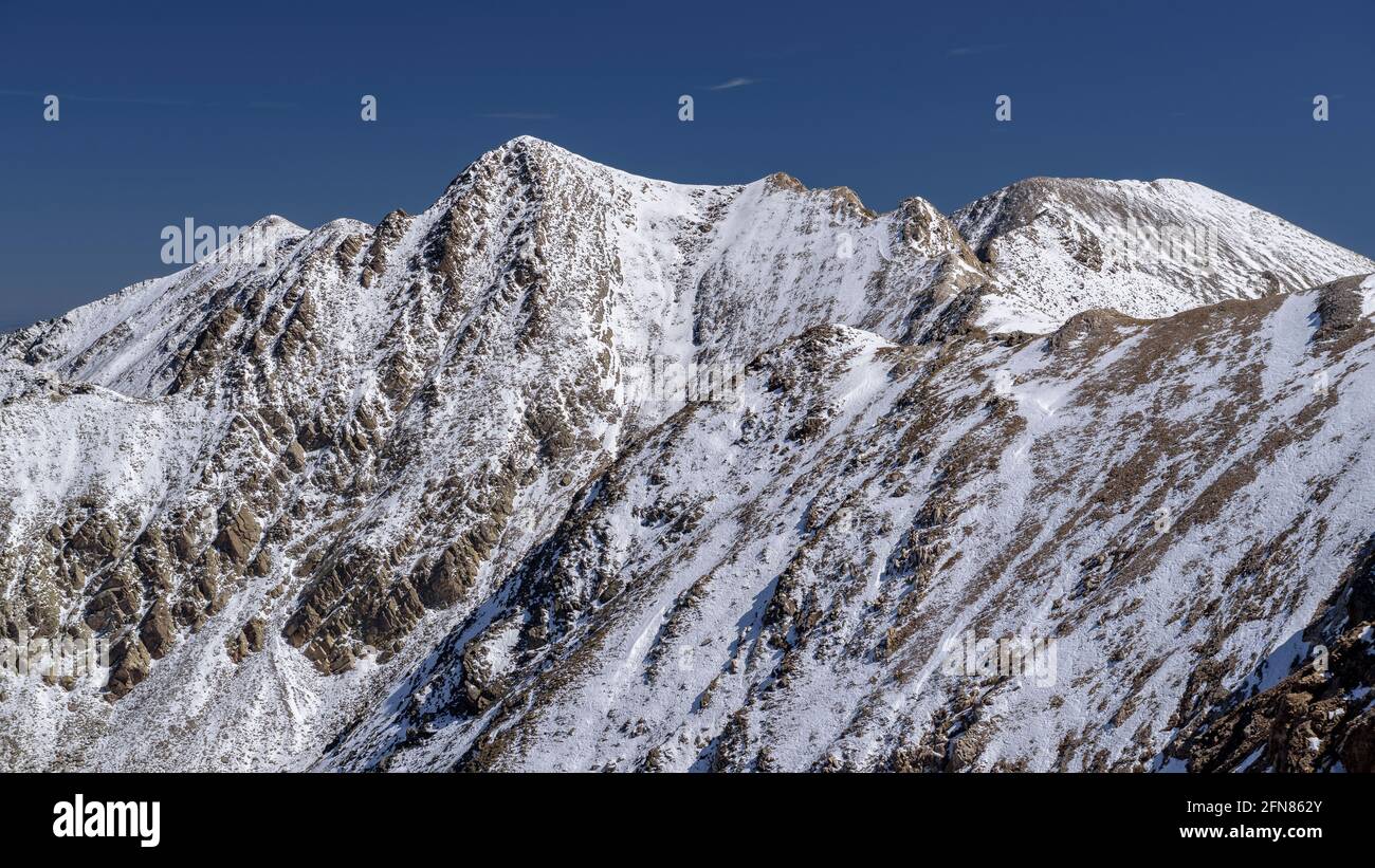 Pic de l'Infern-Gipfel vom Pic inferior de la Vaca (Pyrénées Orientales, Oczitanie, Frankreich) ESP: Vistas del Pic de l'Infern Stockfoto