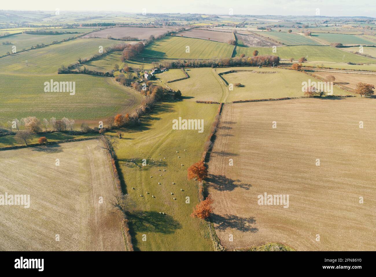 Bild der archäologischen Erdarbeiten der Roman Road aus der römischen Villa in Broughton Castle, Oxfordshire, das vom Time Team untersucht werden soll. Stockfoto