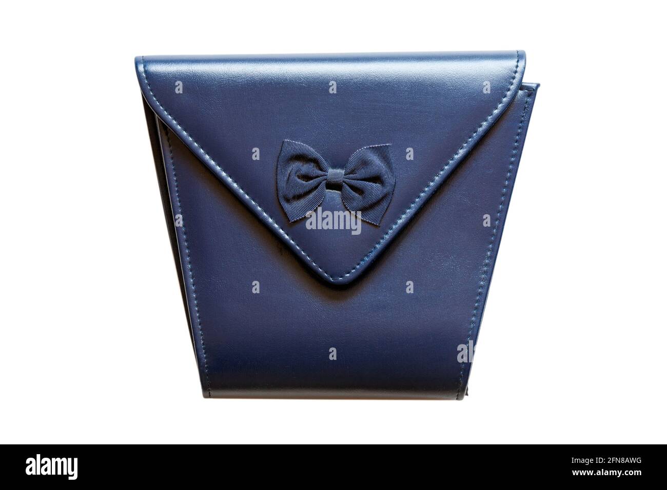 Blaue Clutch Handtasche isoliert auf weißem Hintergrund Stockfotografie -  Alamy