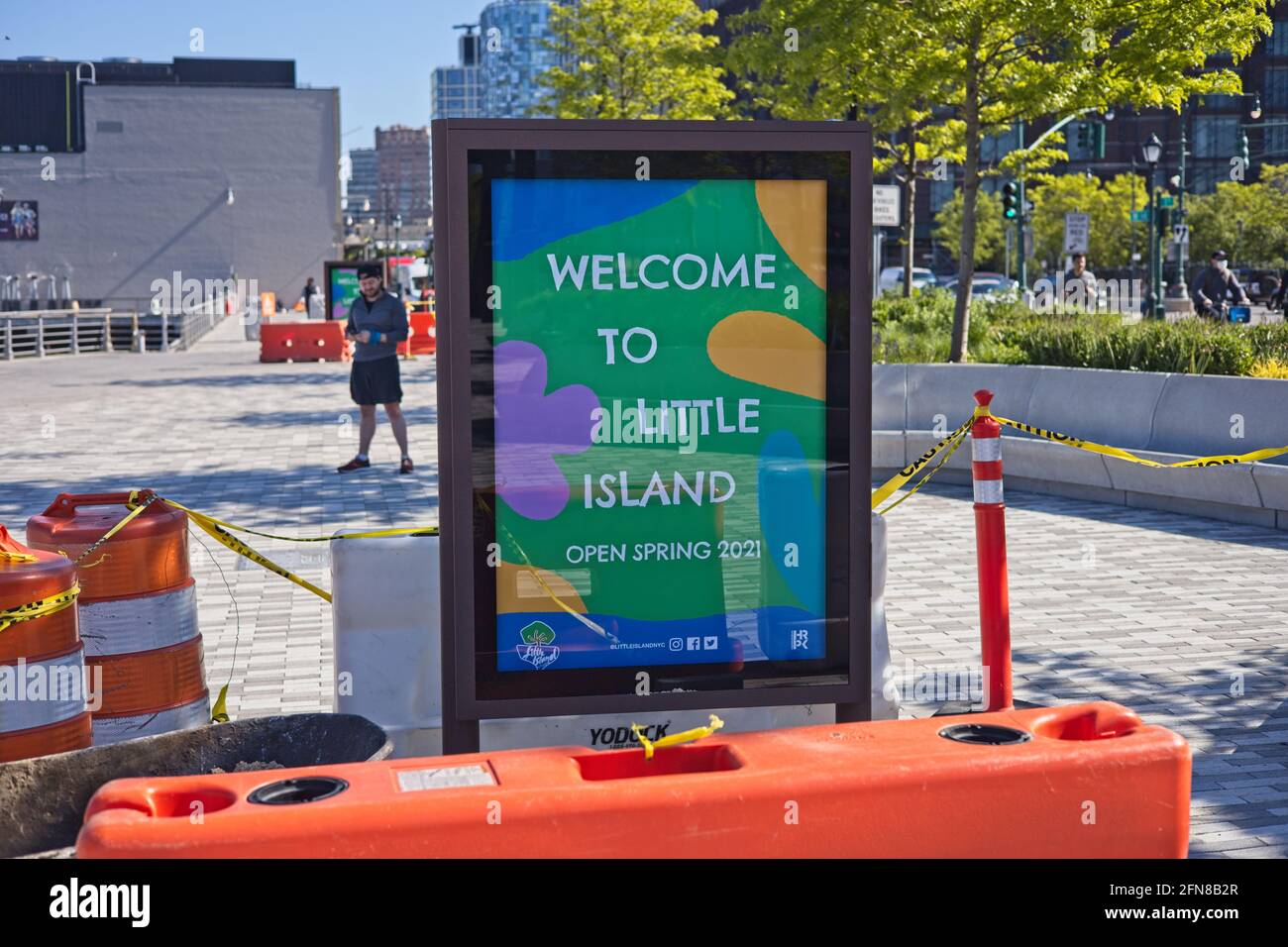 New York, NY, USA - 15. Mai 2021: Schild mit der Aufschrift „Welcome to Little Island“ zeigt eine Eröffnung im Frühjahr 2021 an Stockfoto