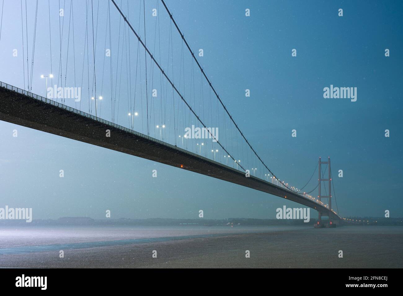 Die Humber Bridge in der Nähe von Kingston upon Hull, East Riding of Yorkshire, England, eine einspannige Hängebrücke Stockfoto