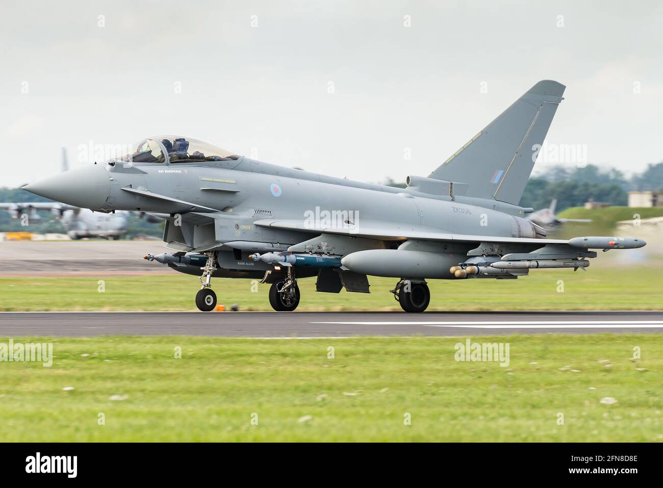 Ein Eurofighter Typhoon Canard Delta Wing Kampfjet der Royal Air Force bei RAF Fairford, Großbritannien. Stockfoto