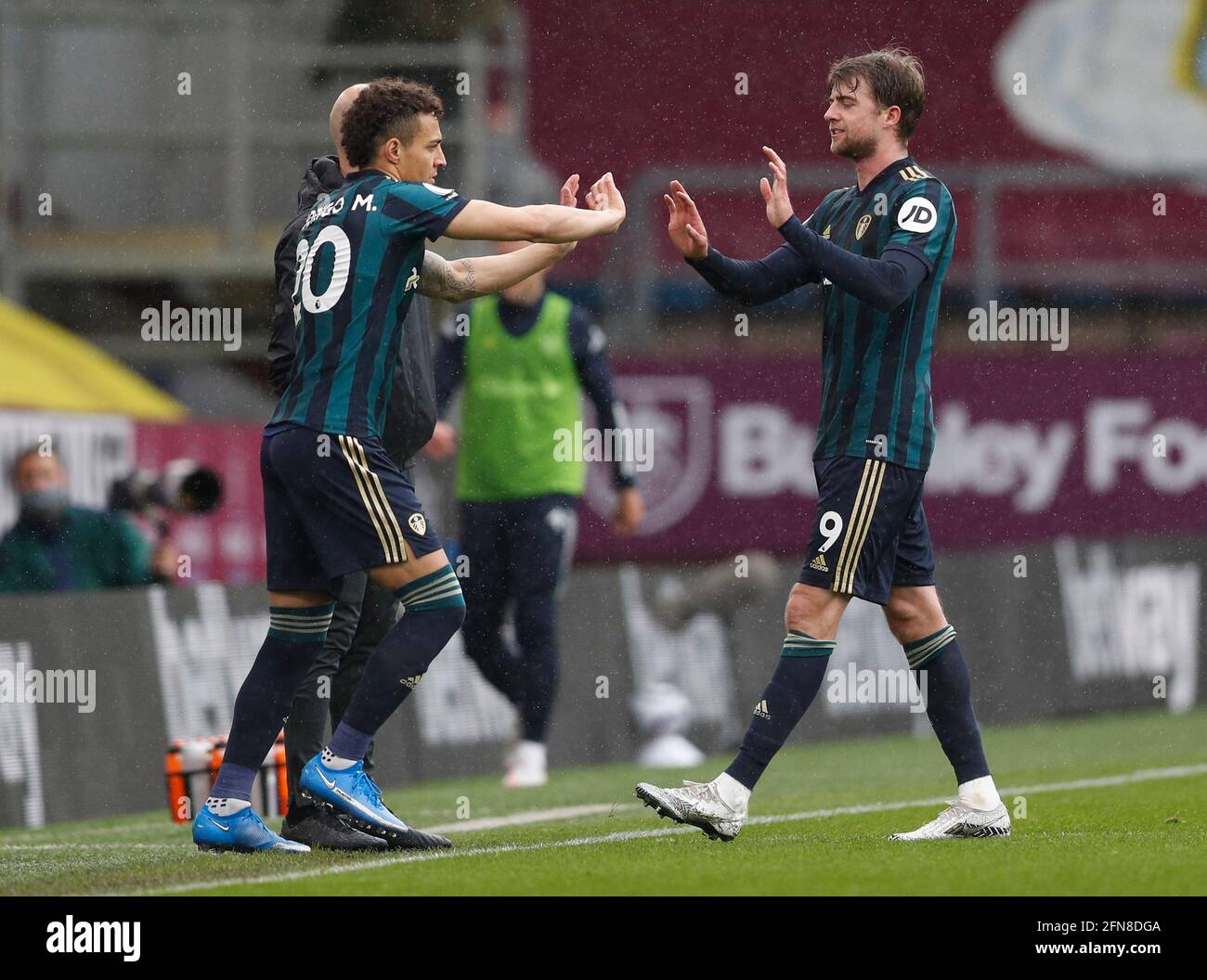 Burnley, Großbritannien. Mai 2021. Rodrigo Moreno von Leeds United ersetzt Patrick Bamford von Leeds United während des Premier League-Spiels in Turf Moor, Burnley. Bildnachweis sollte lauten: Darren Staples/Sportimage Credit: Sportimage/Alamy Live News Stockfoto