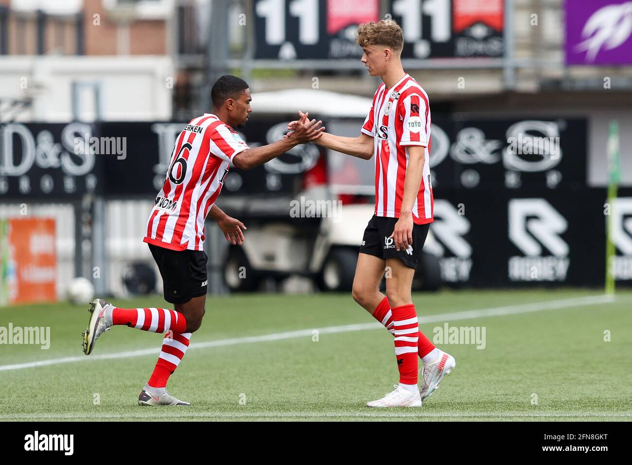 ROTTERDAM, NIEDERLANDE - MAI 13: Deroy Duarte von Sparta Rotterdam, Sven Mijnans von Sparta Rotterdam während des niederländischen Eredivisie-Spiels zwischen Sparta R Stockfoto